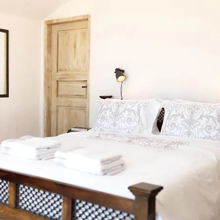 Magnificent Santorini Villas | 6 Bedrooms | Zoldyk Houses | Spacious Terrace With Courtyard Views | * Éxo Goniá
