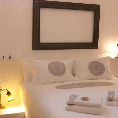 Magnificent Santorini Villas | 6 Bedrooms | Zoldyk Houses | Spacious Terrace With Courtyard Views | Éxo Goniá