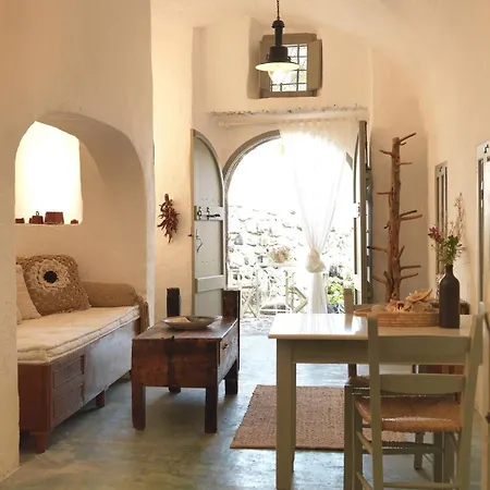 Magnificent Santorini Villas | 6 Bedrooms | Zoldyk Houses | Spacious Terrace With Courtyard Views | ヴィラ *