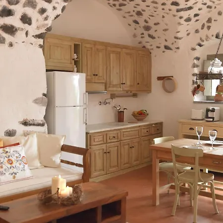 Вилла Magnificent Santorini Villas | 6 Bedrooms | Zoldyk Houses | Spacious Terrace With Courtyard Views | Exo Gonia